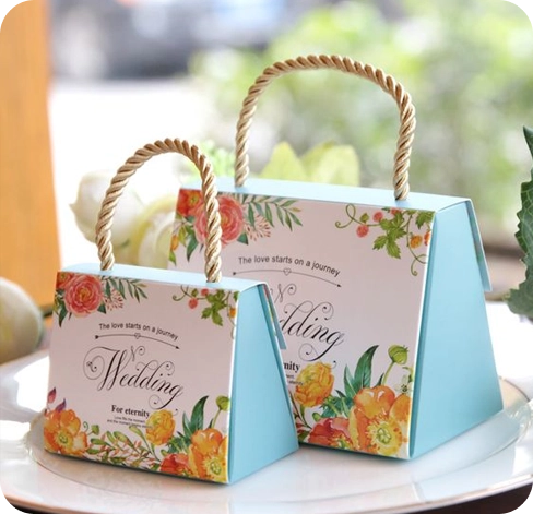 4 Favor Boxes with handle