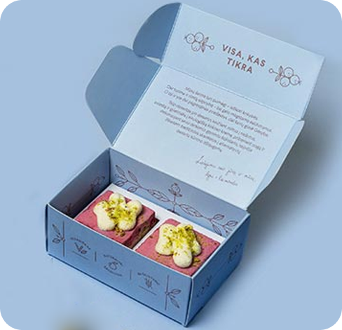 4 rectangal dessert Boxes